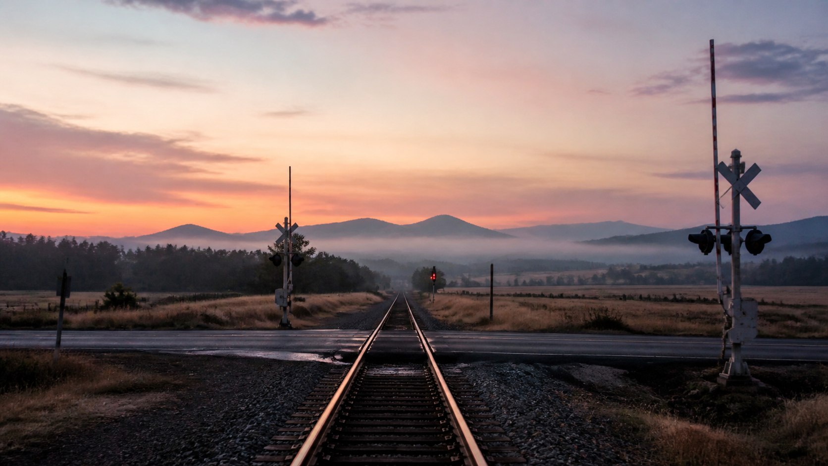 鉄道・道標・山の背景素材
